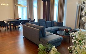 Botanique Suites Airbnb, Antwerp